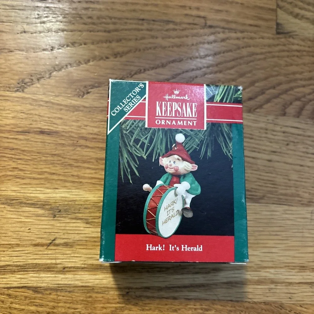 Hallmark Christmas Keepsake Ornament Hark It's Herald #2 Series 1990 Elf Drum‎